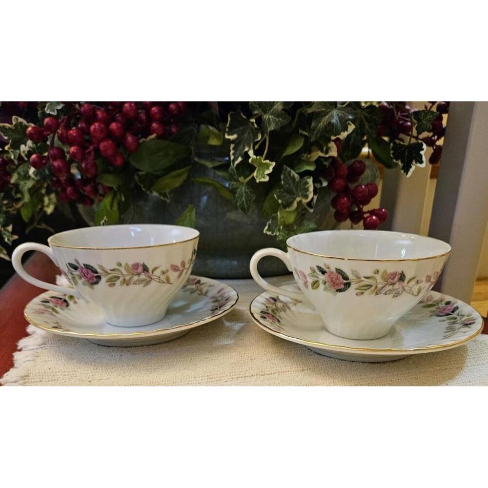 Vtg 4 Piece Lot Creative Fine China #2345 Regency Rose Cup and Saucer (2 Sets)